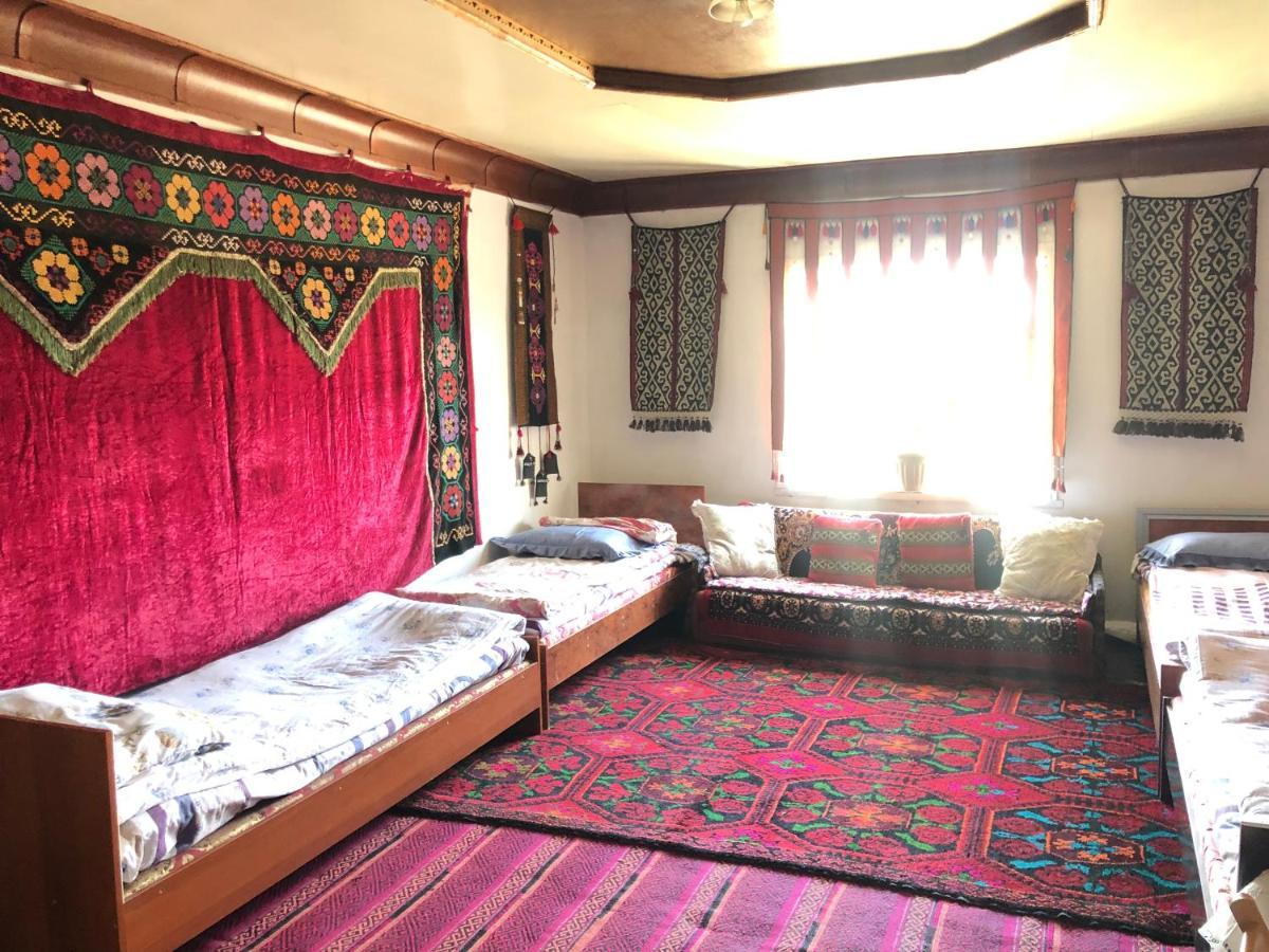 Tilek Guest House Sary-Mogul Εξωτερικό φωτογραφία